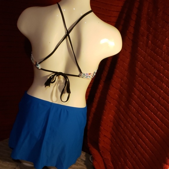 Bikini - Picture 3 of 3